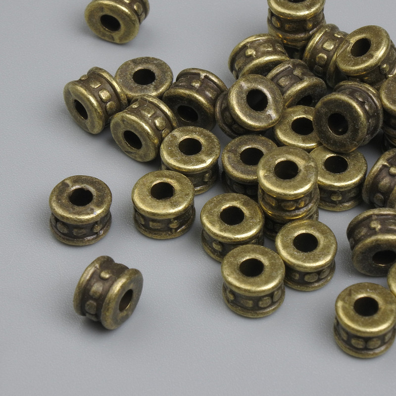 Koralik-wkładka w kolorze brązu, kolor metalu: brązowy, wymiary 5,5×4 mm ± otwór około 3 mm ±, opakowanie ok. 32 szt.
