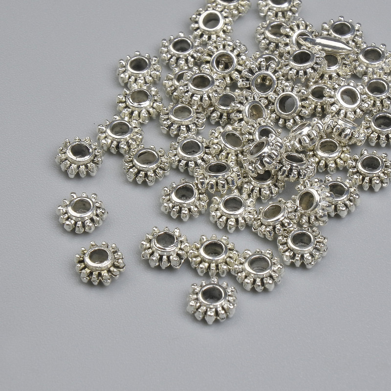 Koralik-wkładka o kolorze srebra, średnica 4,5 mm ± otwór, średnica 1,5 mm ± opakowanie ok. 59 szt. +