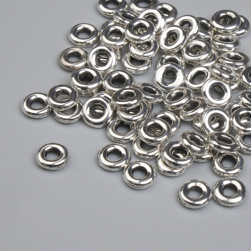 Koralik-wkładka, kolor metalu: srebrny, średnica 5 mm ±, otwór 1,7 mm ±, opakowanie ~90 szt. +
