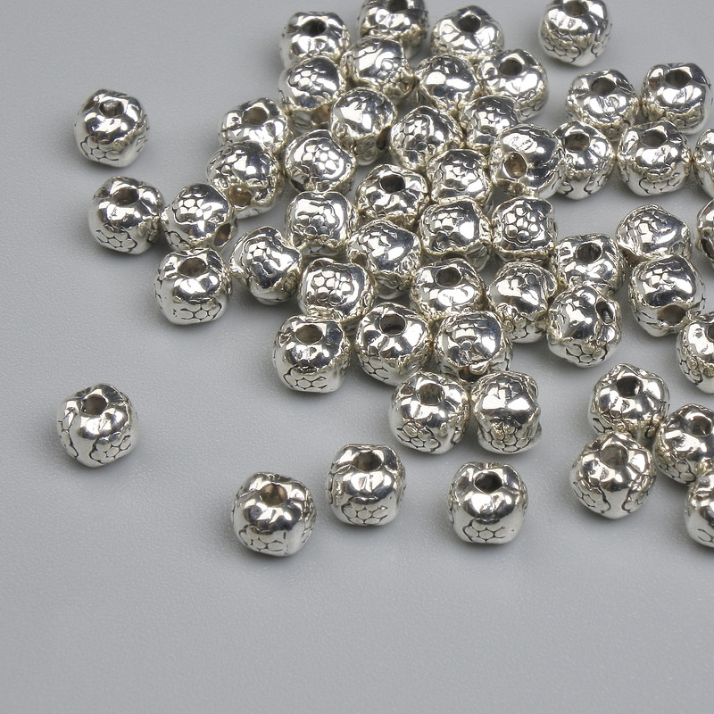Koralik-wstawka, kolor metalu srebrny, średnica 4×3,5 mm, średnica otworu ok. 1,3 mm, opakowanie ~54 szt.