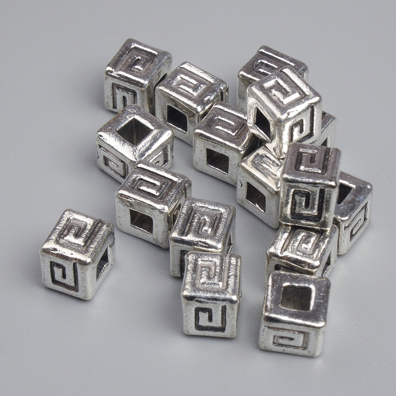 Wstawka koralika w kolorze srebra, średnica 6,5×6,5 mm, otwór około 3 mm, opakowanie ~16 szt.