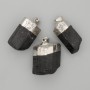 Wisiorek z nieoszlifowanego turmalinu, kamień o średnicy około 28x18 mm, długość około 45 mm