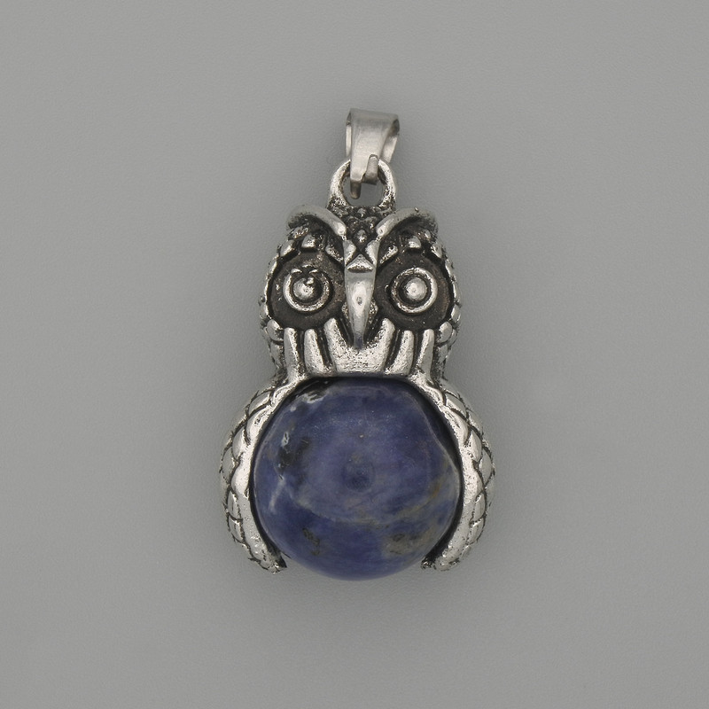 Wisiorek Sowa z sodalitu, metal srebrzysty, średnica 30×20 mm, długość 37 mm