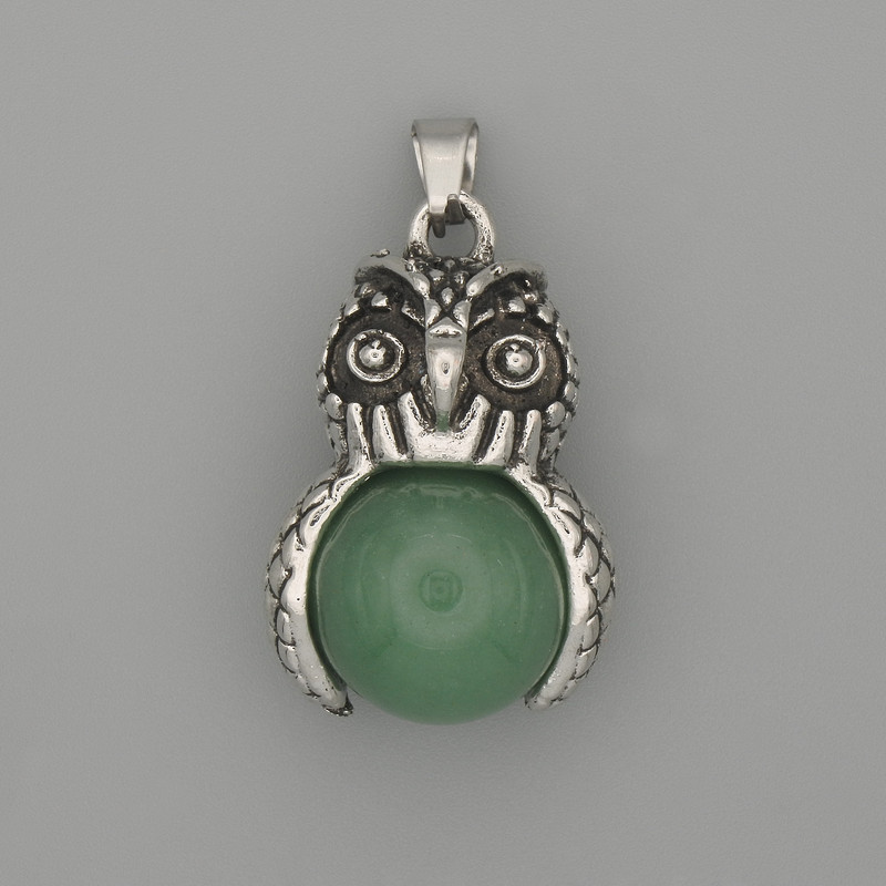 Wisiorek Sowa z nefrytu, metal srebrzysty, średnica 30×20 mm ±, długość 37 mm ±