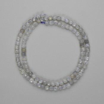 Koraliki labradoryt fasetowane sześcian 4×4 mm, długość ok. 39 cm, na nici