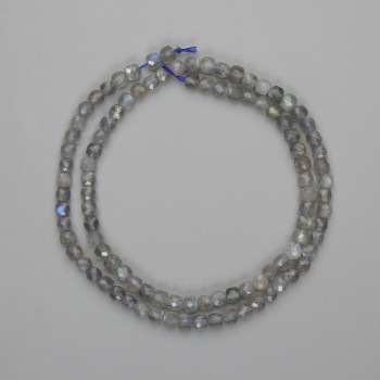 Koraliki labradorytu fasetowane, kostki 4×4 mm, długość około 39 cm, na nitce