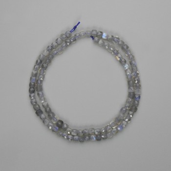 Koraliki labradoryt fasetowane w kształcie kostek, 3,5×3,5 mm, długość około 39 cm na nici