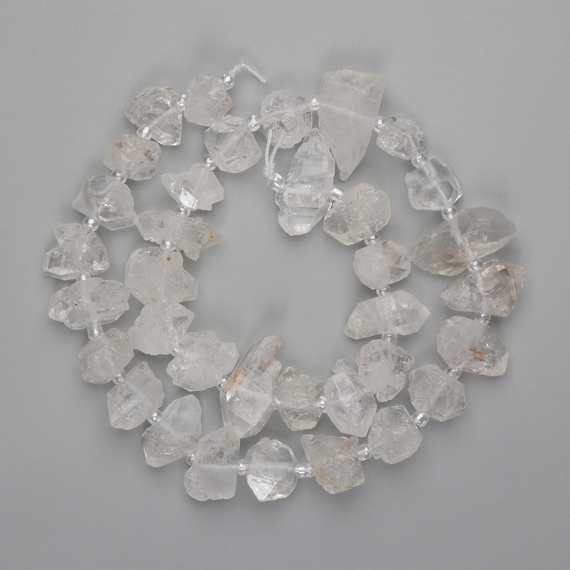 Koraliki z górskiego kryształu, nieobrobione kamienie, 10–18×8–11 mm ±, drobne koraliki 3 mm ±, długość 38 cm ±