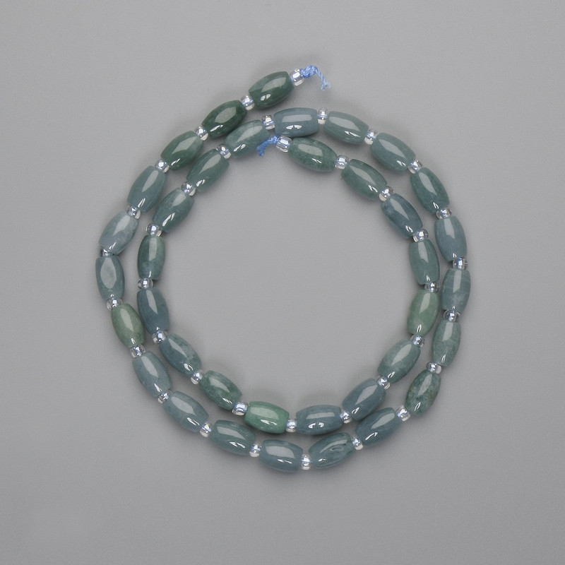 Koraliki jadeitu w formie barilo 8x5 mm +-, koraliki drobne 3 mm +-, długość 39 cm +