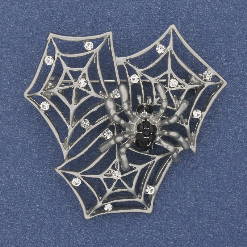 Broszka Pająk na pajęczynie, białe i czarne cyrkonie, srebrzysty metal 43×43 mm+
