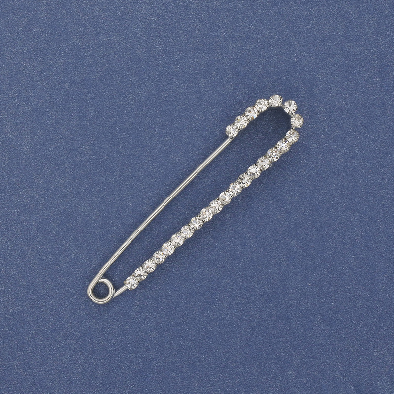 Broszka-spinka z białymi cyrkoniami 56×11 mm ± srebrzysty metal