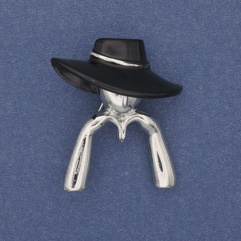Broszka «Dziewczyna w czarnym kapeluszu» ze srebrzystego metalu 34×30 mm+