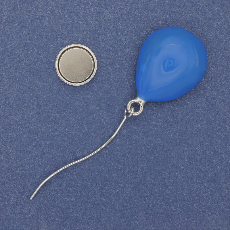 Broszka na magnesie Balon powietrzny, niebieska emalia, metal srebrzysty, 83×24 mm+