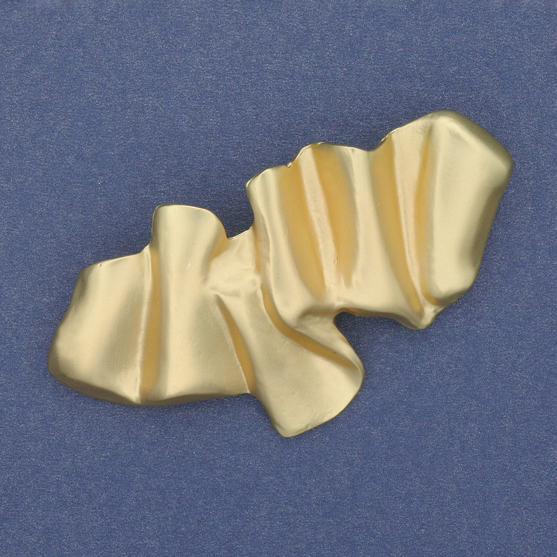 Broszka Akcent kolor złocisty matowy metal 60×35 mm+