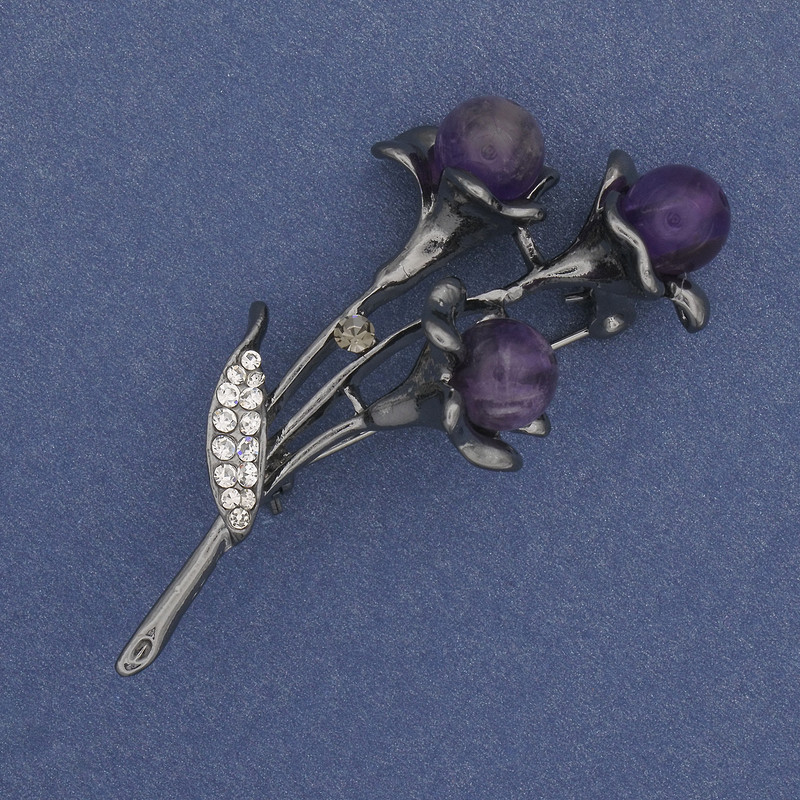 Broszka Gałązka z ametystem, białymi cyrkoniami, metal srebrzysty 60×28 mm+