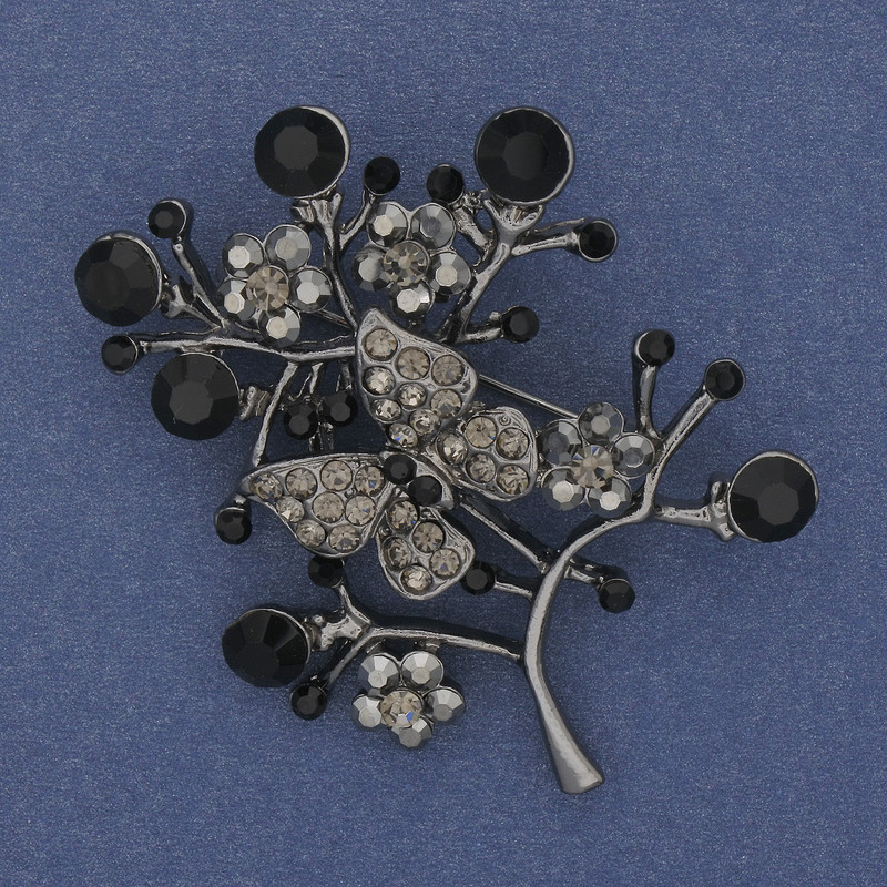 Broszka Gałązka z motylem, szare i czarne cyrkonie, srebrzysty metal 54×40 mm+