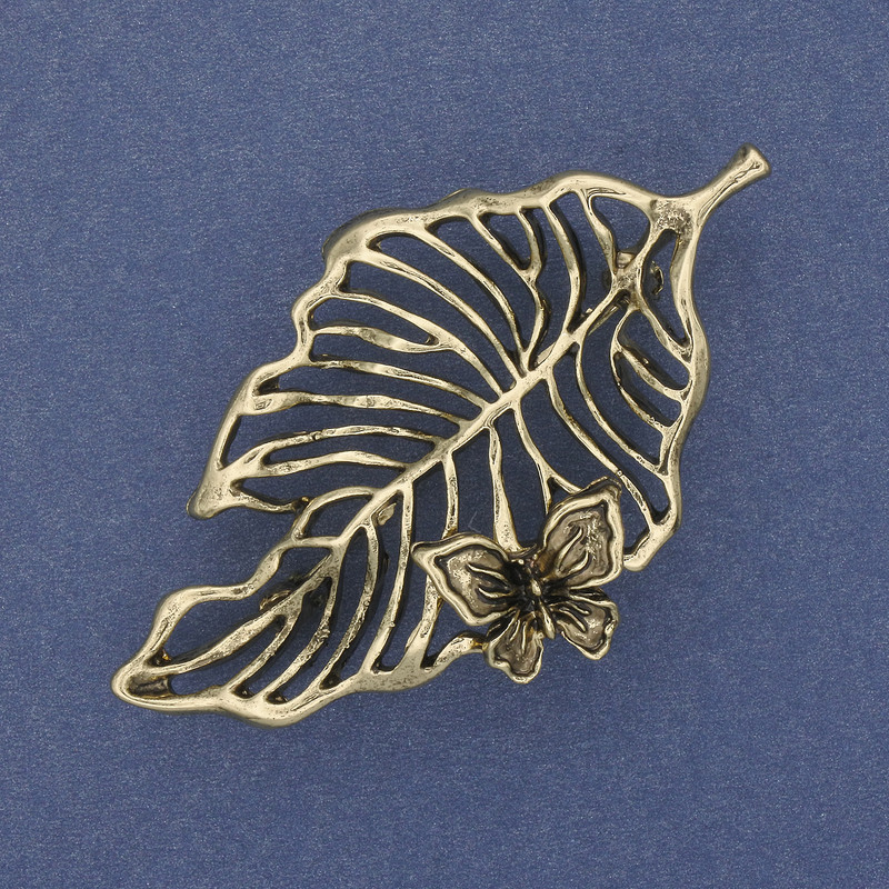 Broszka-wisiorek Liść z motylem, złocisty metal, 61×35 mm+