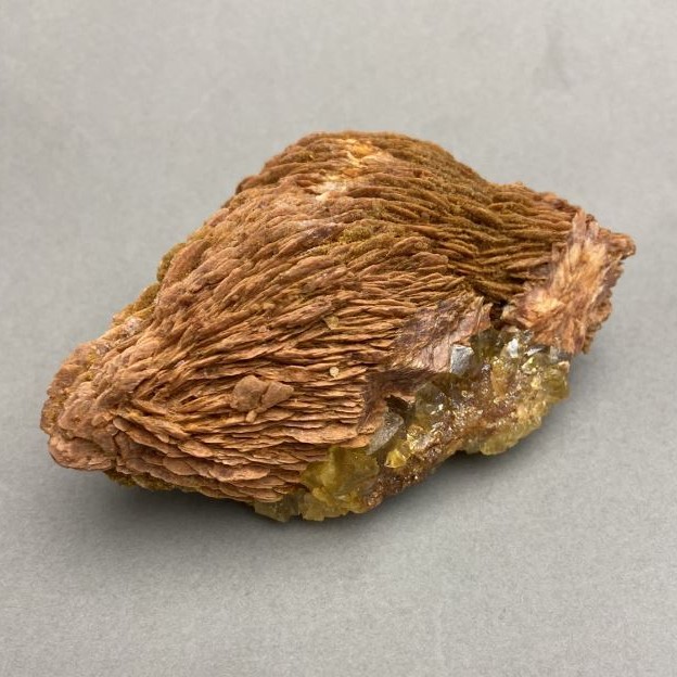 Barit naturalny nieobrobiony kamień, wymiary 100×72×40 mm ± waga 475 g