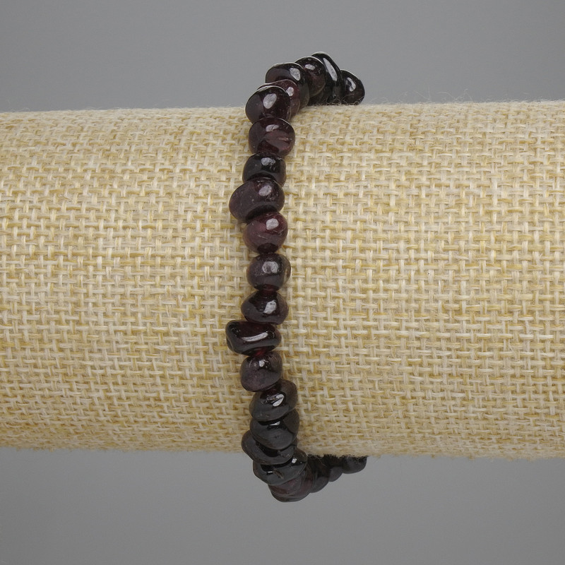 Bransoletka z granatu fasetowanego, średnica kulek 6–8×4–5 mm, długość 18 cm, na elastycznej gumce