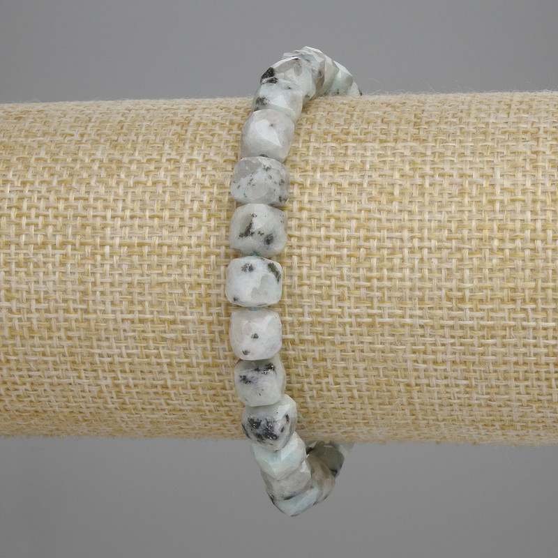 Bransoletka z jaspisu Kiwi, fasetowane kostki 7×7 mm ±, długość 18 cm ±, na gumce elastycznej