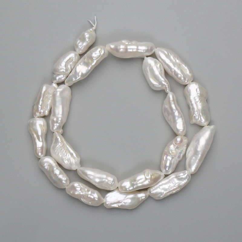 Barokowe perły na nitce z odcieniem „benzynowy” 16-23×7-8 mm +-, długość 38 cm