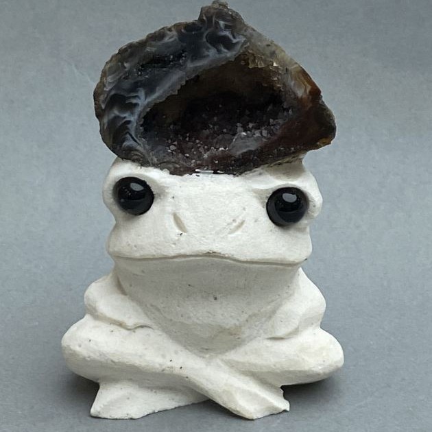 Figurka pamiątkowa Żaba z druzy naturalnej 83×60×35 mm+