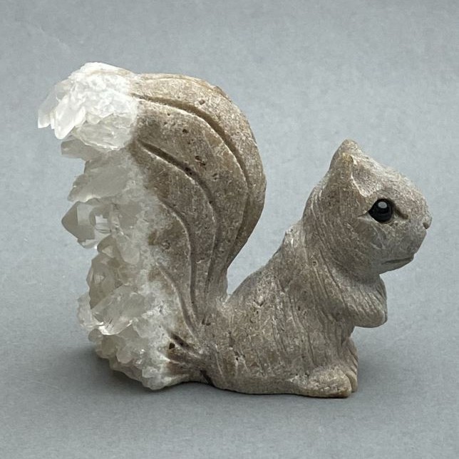 Figurka pamiątkowa „Wiewiórka z druzy” 60×73×24 mm+