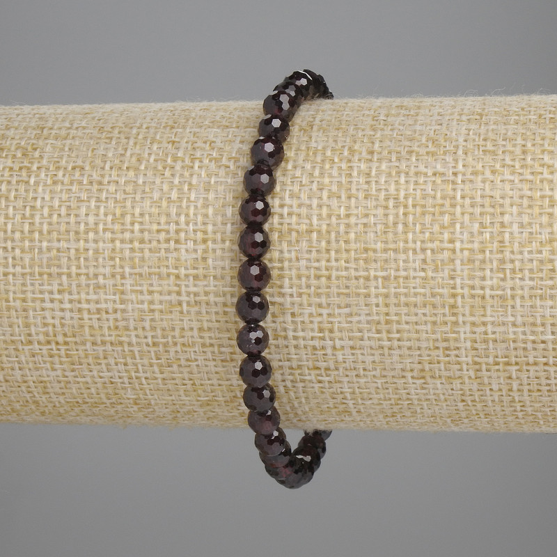 Bransoletka z granatu, fasetowana kulka, średnica 5 mm ±, długość 18 cm ±, na elastycznej gumce