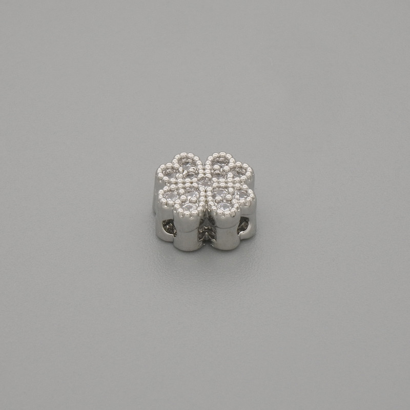 Koralik-wstawka w kształcie koniczyny ze strassami, kolor metalu srebrny, średnica 7×7 mm, otwór Ø 1 mm, na 1 szt.