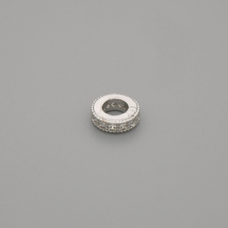Koralik-wstawka o kolorze metalu srebrnym, średnica 5,5×2 mm ± otwór 3,5 mm ± za 1 szt.