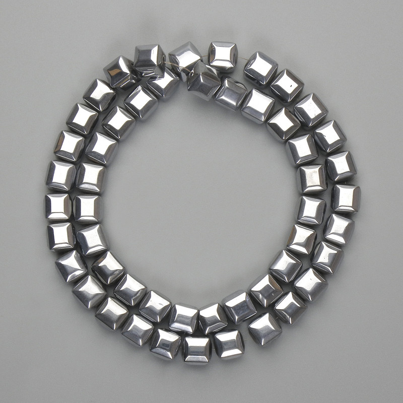 Koraliki hematytu w formie kostek 8×8 mm +/- kolor srebrny, długość 39 cm