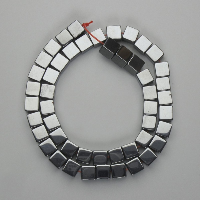 Koraliki hematytu w kostkach 8×8 mm ±, długość 40 cm ±