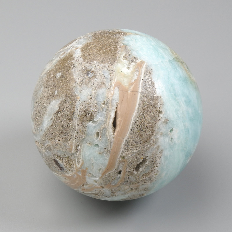 Kula suvenir z naturalnego kamienia Larimar, średnica 50–65 mm ± różne rozmiary, waga od 165 g. (cena za 100 g)