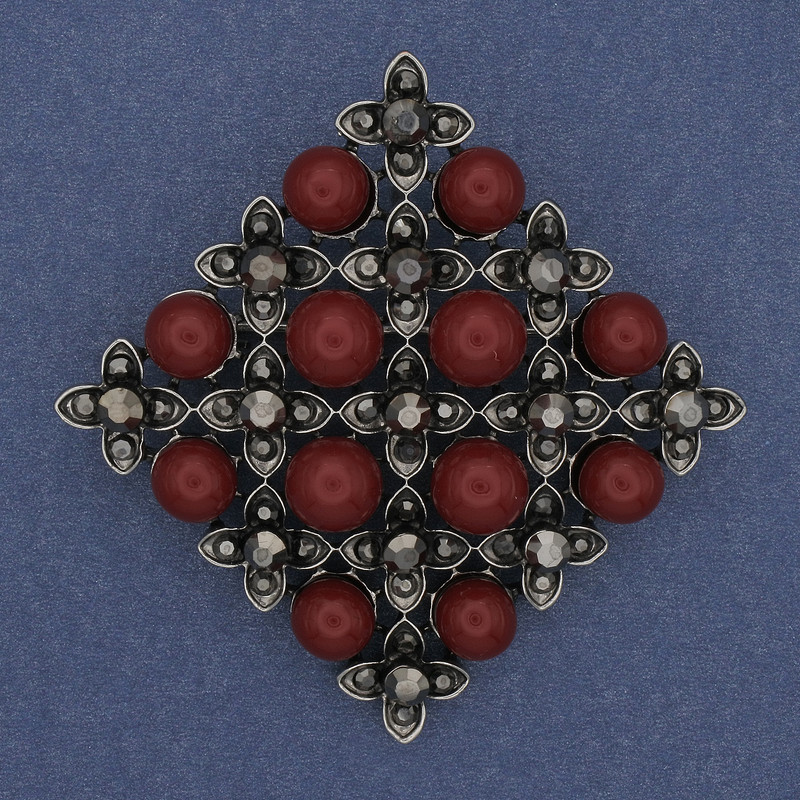 broszka-wisiorek romb turmalinowy, szare kryształki strassowe, metal srebrzysty, 56 mm+