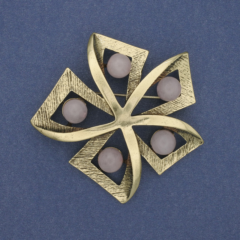 Broszka Akcent z różowym kwarcem, złoty metal, 60 mm+