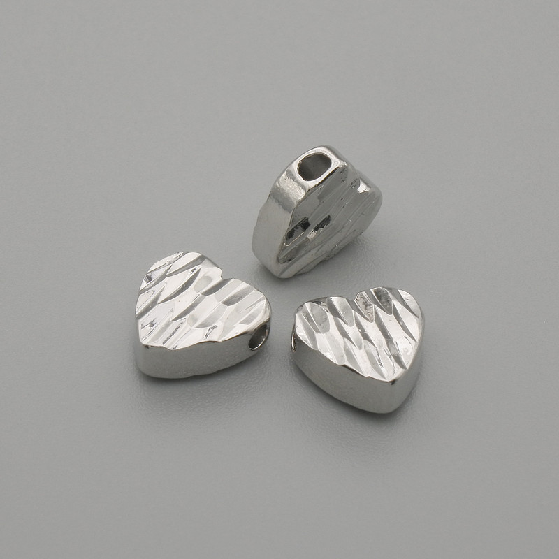 Koralik-wstawka w kształcie serca, kolor metalu: srebrny, wymiary 7,5×8 mm, otwór Ø1,8 mm, za 1 szt.