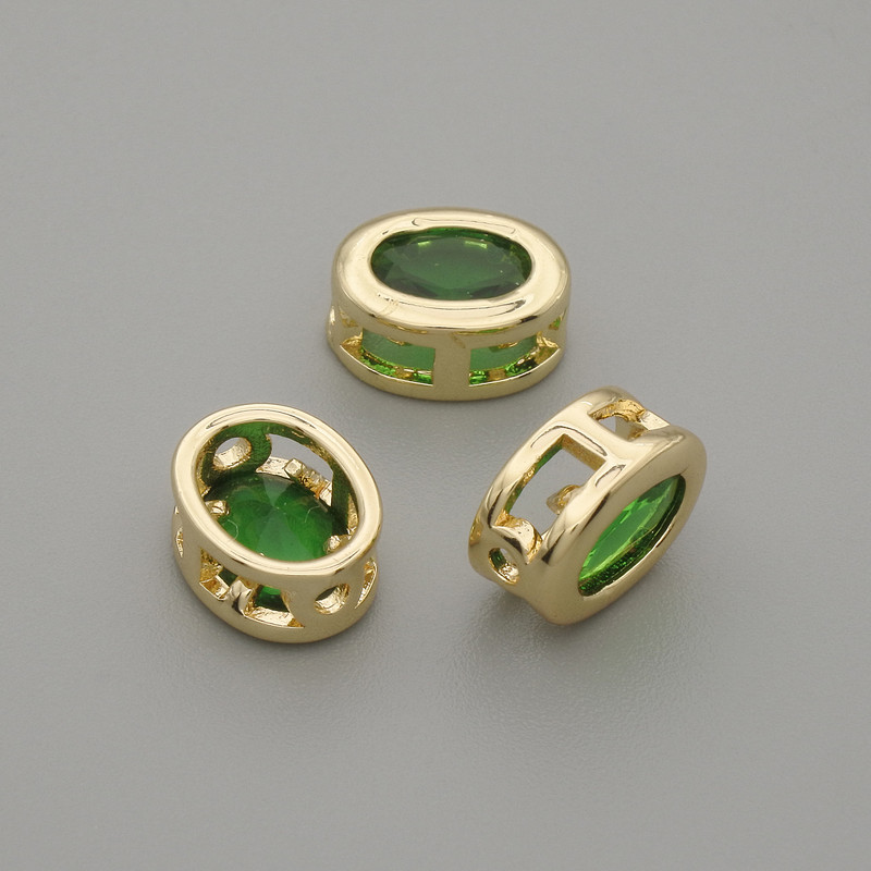 Koralik-wstawka owalny z zielonym kryształem, złoty kolor metalu, wymiary 9×7 mm, otwór Ø 1,3 mm, za 1 szt.