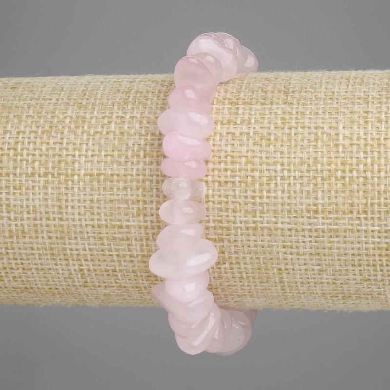 Bransoletka z różowego kwarcu – drobinki, średnica 11–14×5–6 mm, długość 18 cm, elastyczna