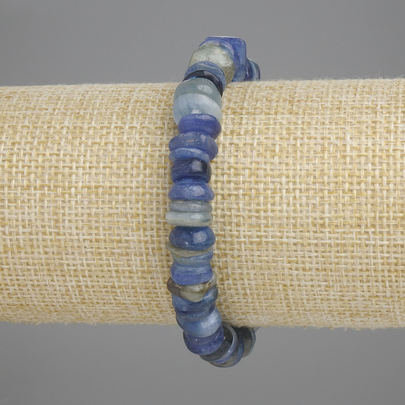Bransoletka z kianitu – drobinki, średnica 8–9×1,5–3 mm, długość 18 cm ± stretch