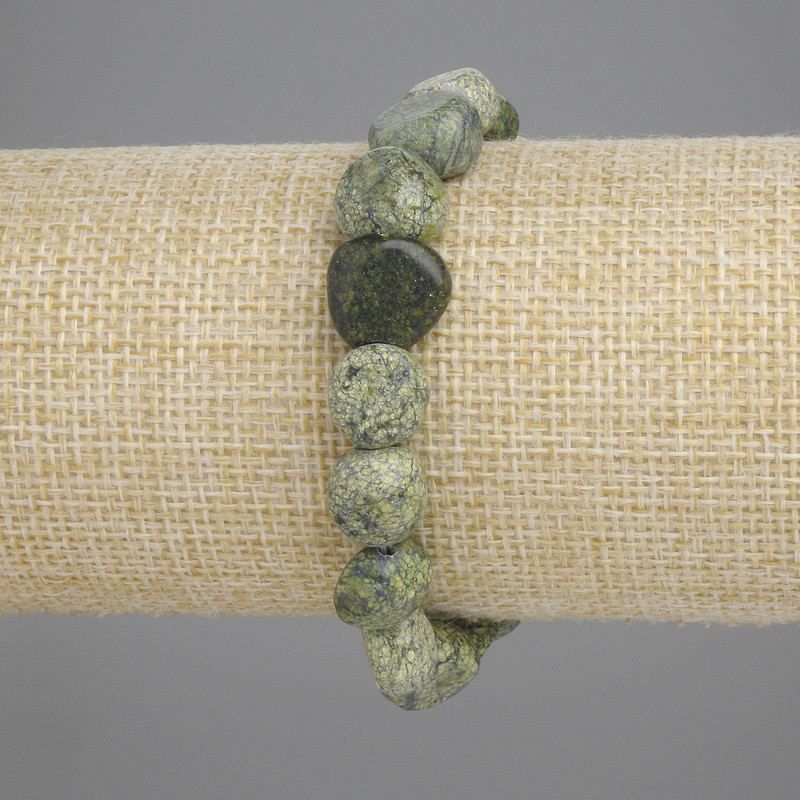 Bransoletka z serpentynu galetowana, średnica 10–12×10–11 mm, 5 mm ±, długość 18 cm ±, na elastycznej gumce