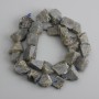 Koraliki z labradorytu o nieobrobionej powierzchni, średnica 7–17×8–15 mm, długość 39 cm