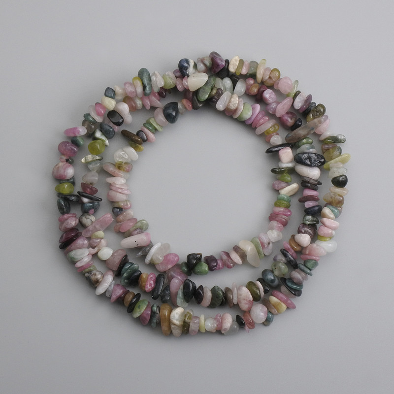 Koraliki z turmalinu – kruszynki, średnica 6–14×2–7 mm, długość 80 cm +