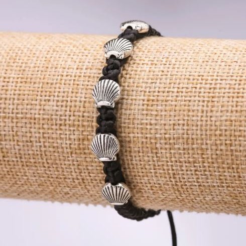 Bransoletka w stylu „shamballa” z muszlami na czarnym sznurku, długość 15-25 cm