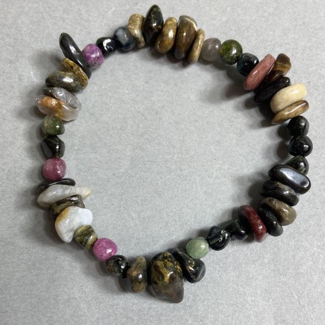 Bransoletka Asortyment drobinki 7–12×2–5 mm i gładzonych kuleczek 5–9×5 mm, długość 18 cm, elastyczna