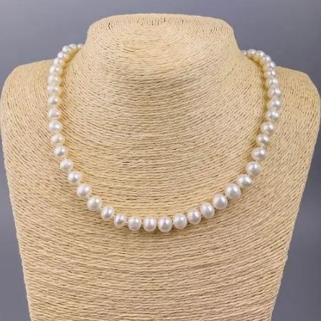 Naszyjnik z okrągłych pereł rzecznych o średnicy 8–9×7 mm, długość 45 cm z zapięciem