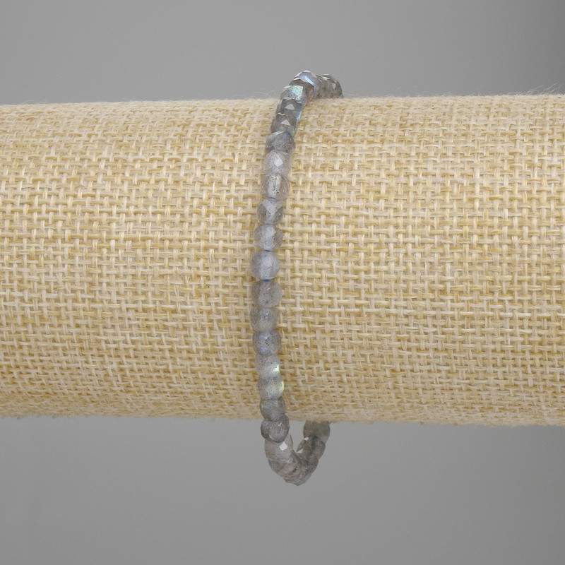 Bransoletka z labradorytu, fasetowane sześciany, średnica 4×4 mm ±, długość 18 cm ±, na gumce elastycznej