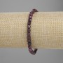 Bransoletka z rubinem szlifowanym w formie kostek, o wymiarach 5×5 mm, długość 18 cm, elastyczna