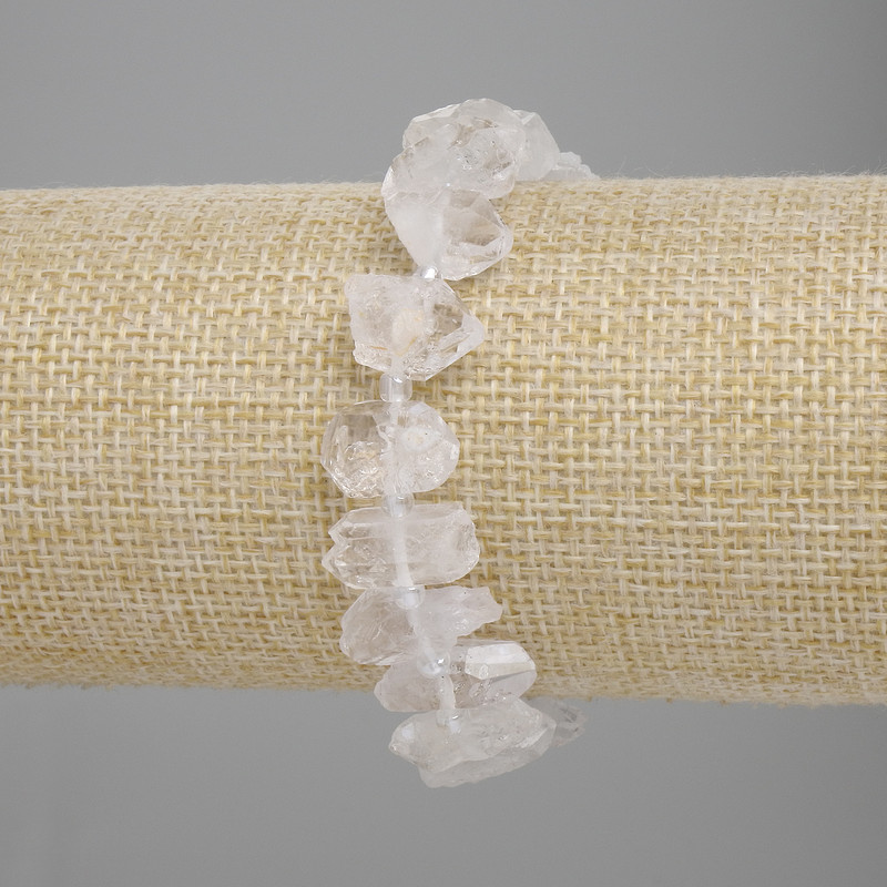 Bransoletka z nieobrobionego kryształu górskiego, średnica 10–12×14–20 mm, długość 18 cm ±, elastyczna