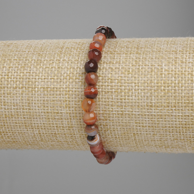 Bransoletka z agatą fasetowaną kulką, średnica 6 mm ±, długość 18 cm ±, na elastycznej gumce