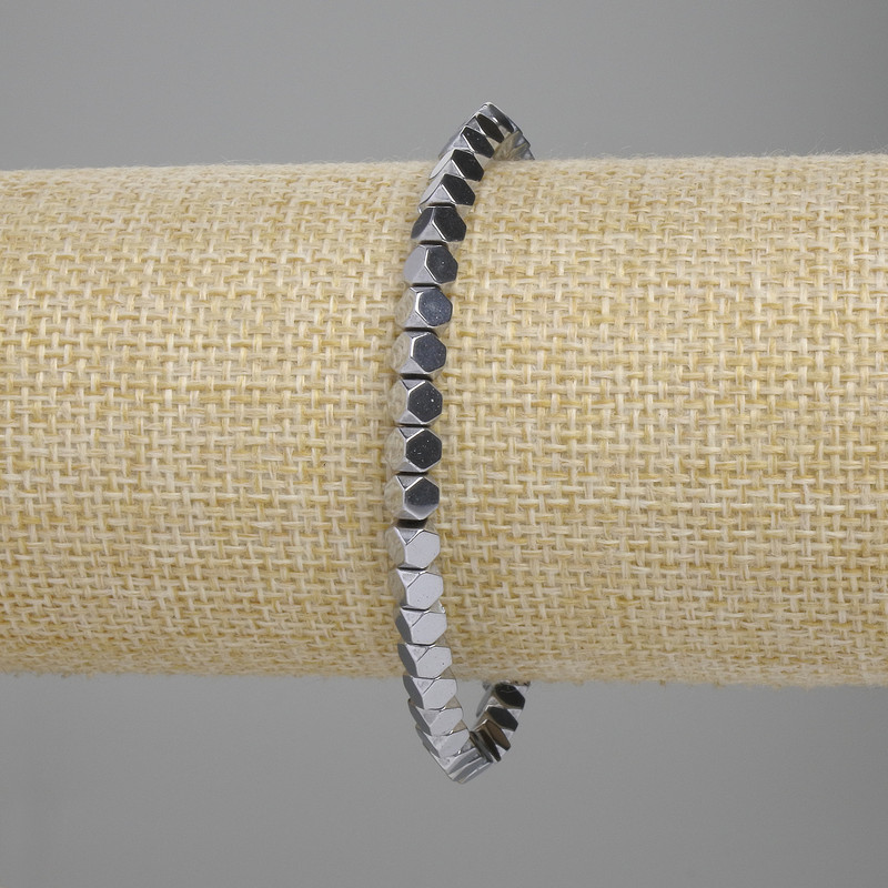 Bransoletka z hematitu fasetowanego 4×4 mm ± kolor srebrny, długość 18 cm ± elastyczna